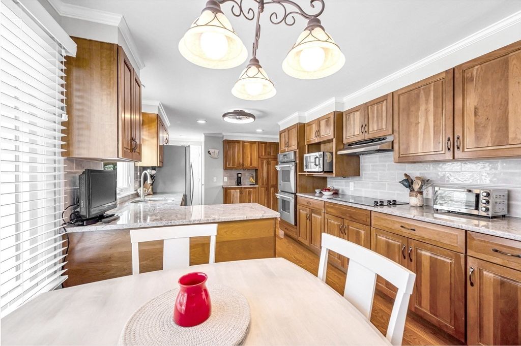 Dining room, Interior, Kitchen, Recessed Lighting, Stainless Steel Appliances, Wood Texture Flooring