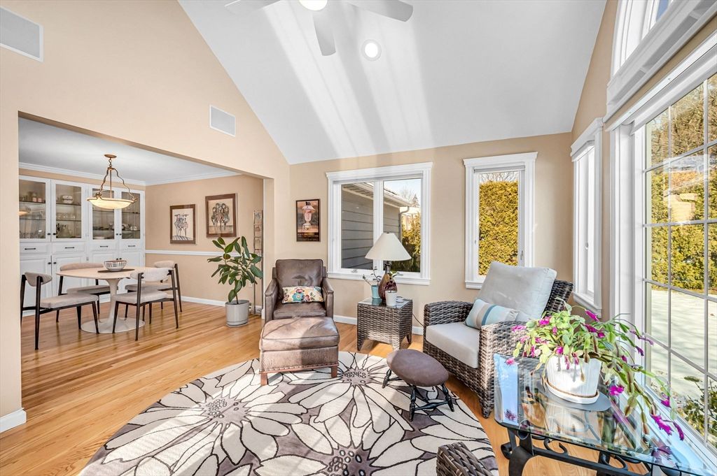 Dining room, Interior, Living room, Recessed Lighting, Wood Texture Flooring