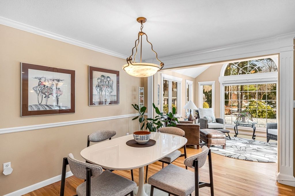 Dining room, Interior, Living room, Pendant Lights, Wood Texture Flooring