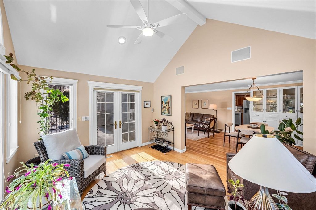 Dining room, Interior, Pendant Lights, Recessed Lighting, Wood Texture Flooring