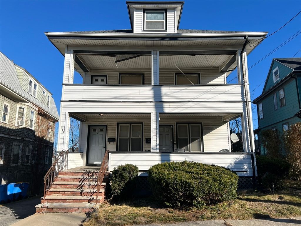 Exterior, Facade, American Foursquare