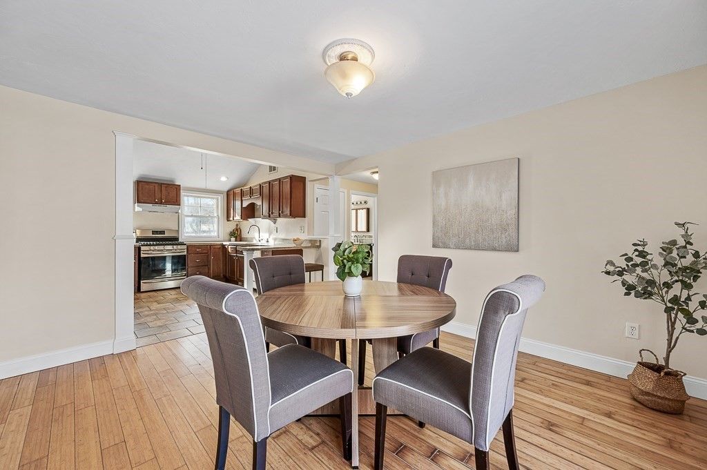 Dining room, Interior, Kitchen, Stainless Steel Appliances, Wood Texture Flooring