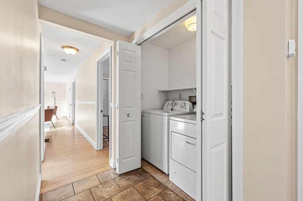 Interior, Utility Closets, Washer, Wood Texture Flooring