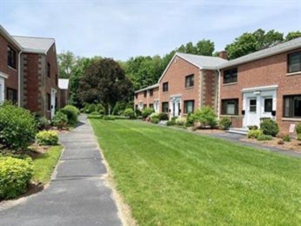 Backyard, Exterior, Facade, Brick Facade, Rowhouse