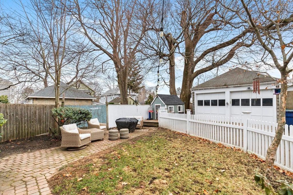 Detached Garage, Exterior