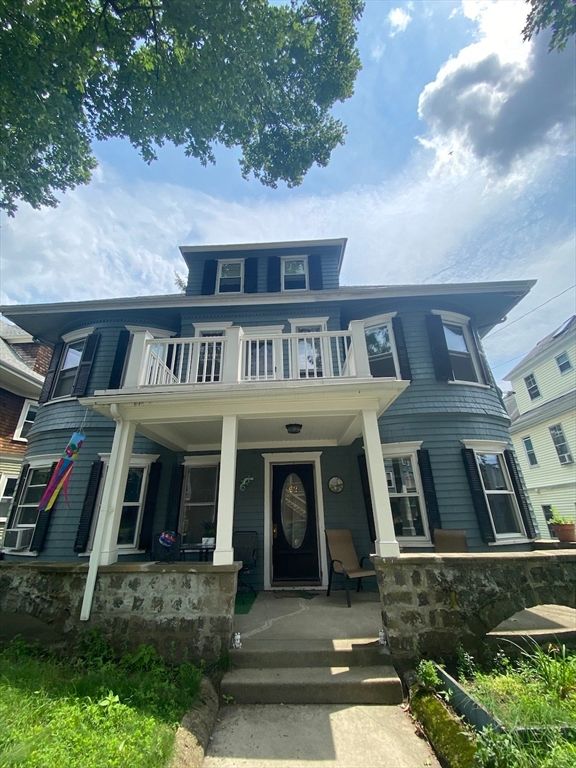Exterior, Facade, American Foursquare