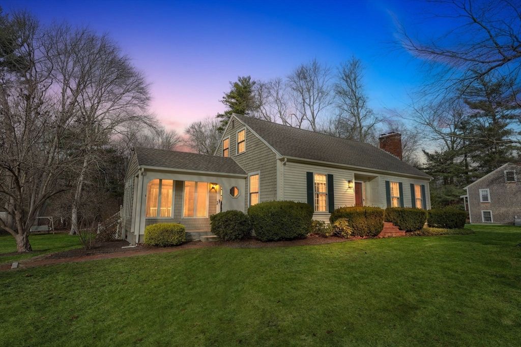 Backyard, Exterior, Facade, Cape Cod