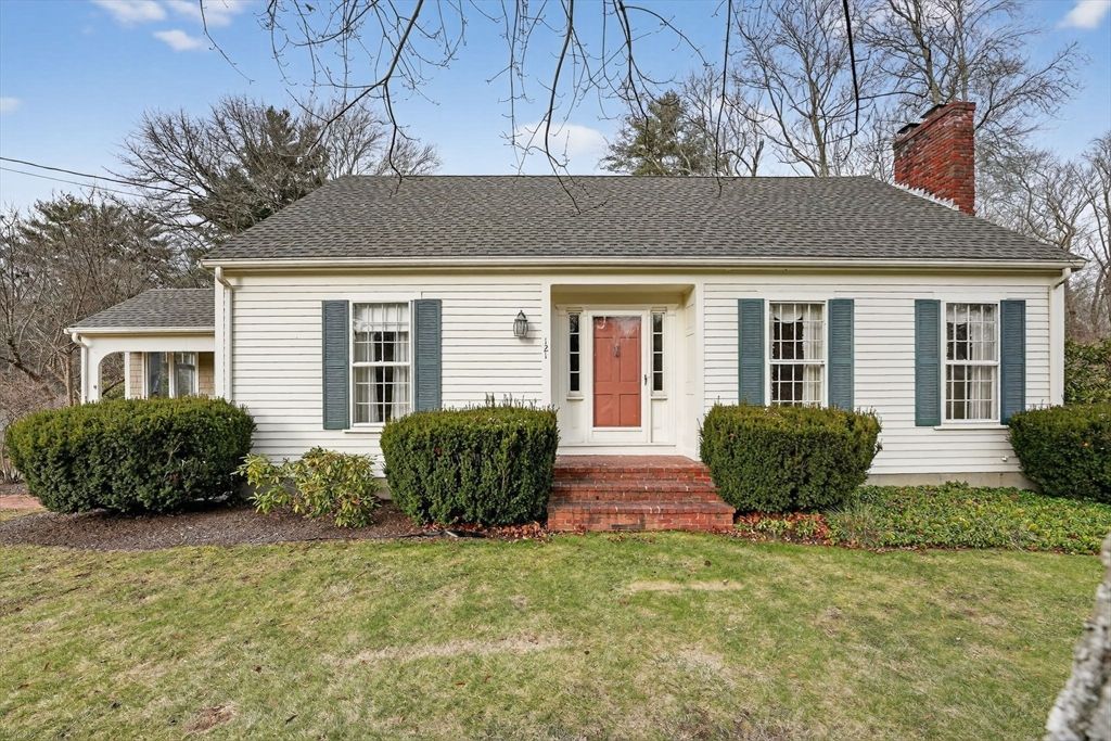 Exterior, Facade, Cape Cod