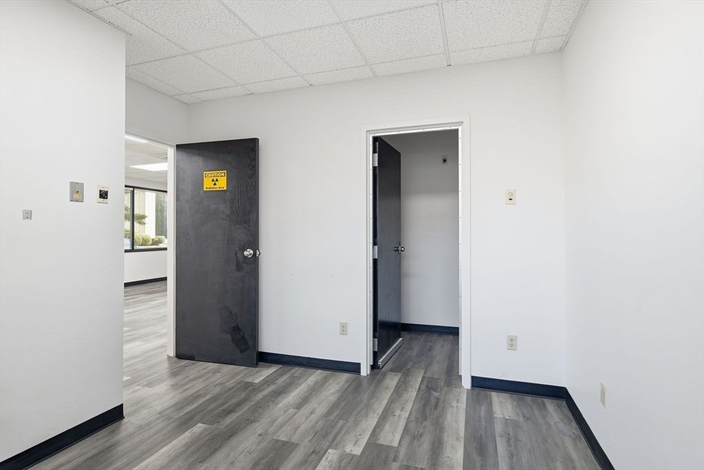 Elevator, Interior, Wood Texture Flooring