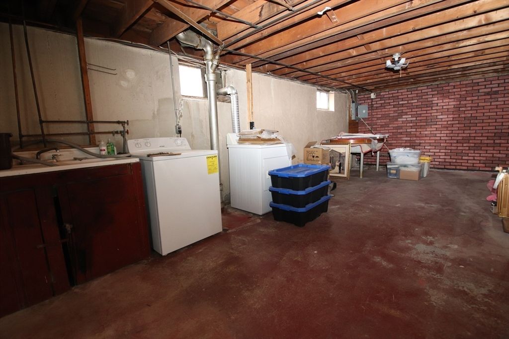 Interior, Stone Walls, Washer, Wooden Beams