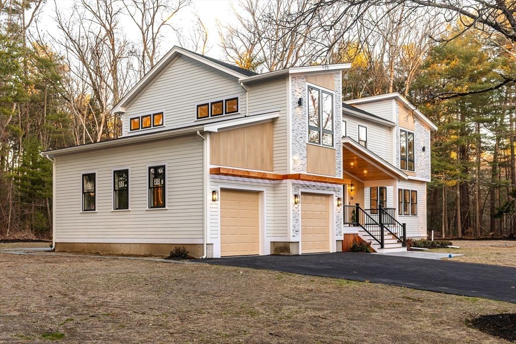Attached, Exterior, Facade, Farmhouse