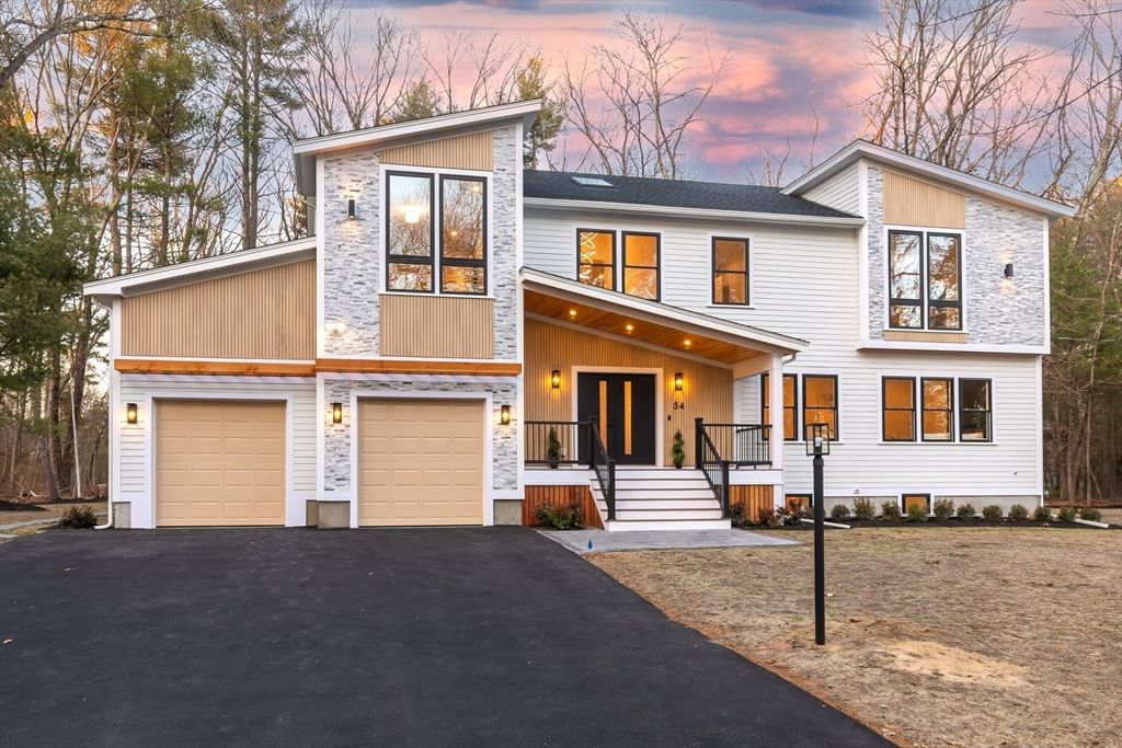 Attached, Exterior, Facade, Farmhouse