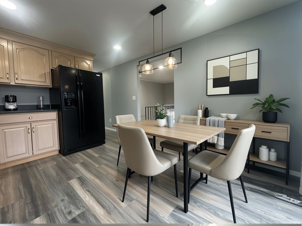Dining room, Interior, Kitchen, Pendant Lights, Recessed Lighting, Wood Texture Flooring