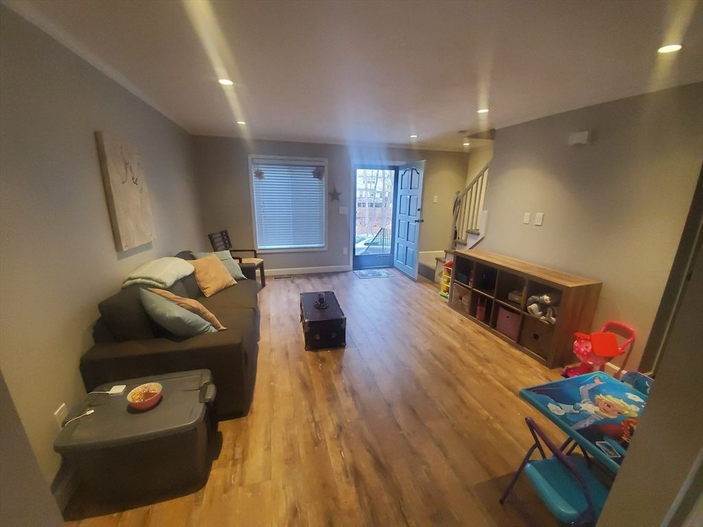 Interior, Recessed Lighting, Wood Texture Flooring