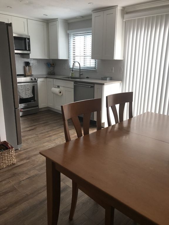 Dining room, Interior, Kitchen, Stainless Steel Appliances, Wood Texture Flooring