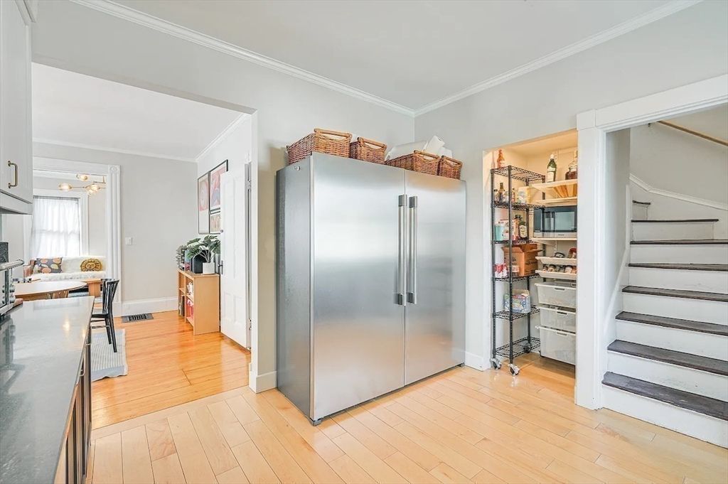 Dining room, Interior, Kitchen, Stainless Steel Appliances, Wood Texture Flooring