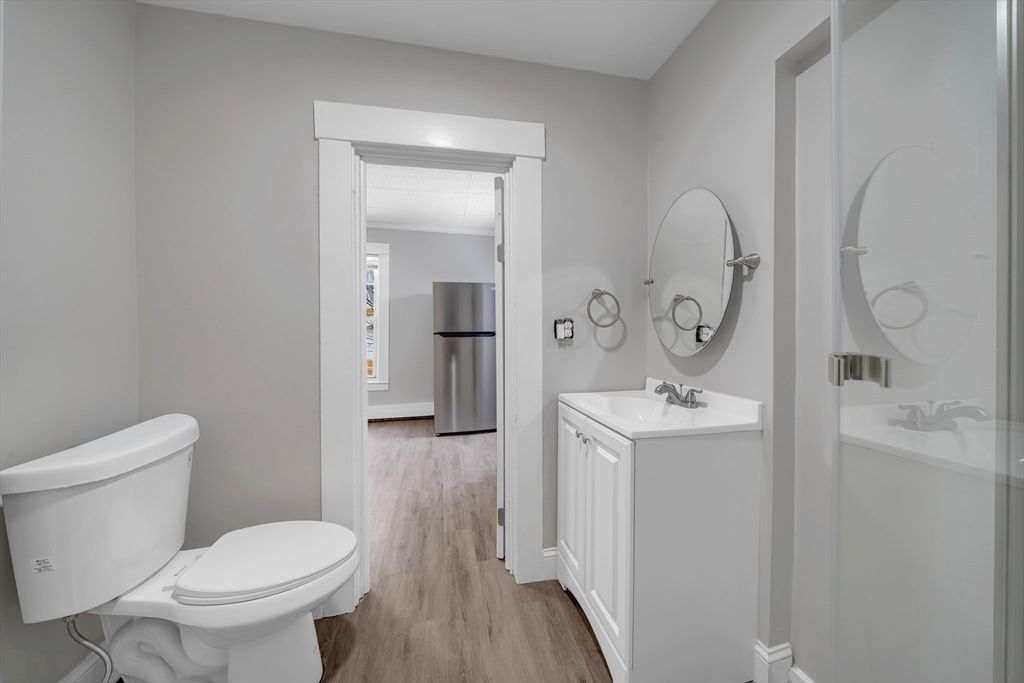 Interior, Washer, Wood Texture Flooring