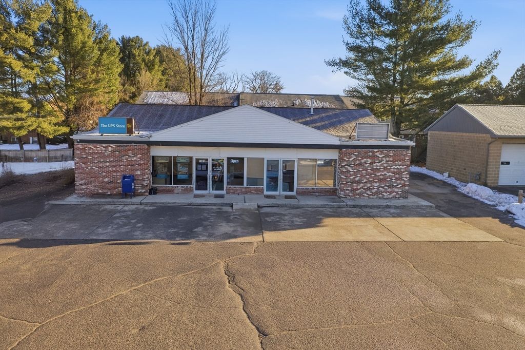 Exterior, Outdoor Kitchen
