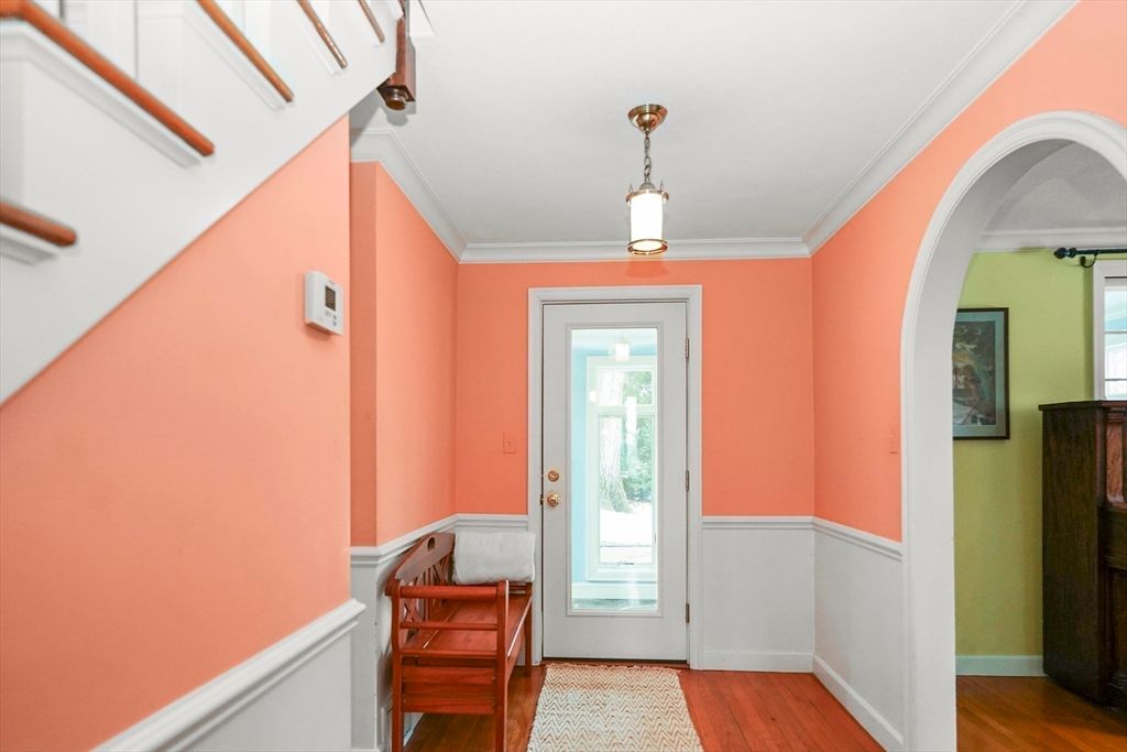 Interior, Pendant Lights, Wood Texture Flooring