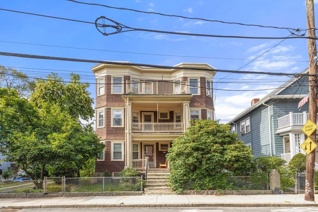 Exterior, Facade, Queen Anne Victorian