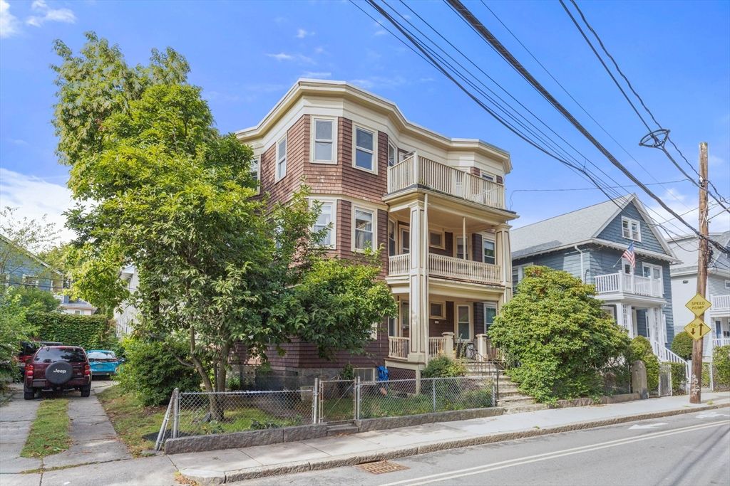 Exterior, Facade, Queen Anne Victorian