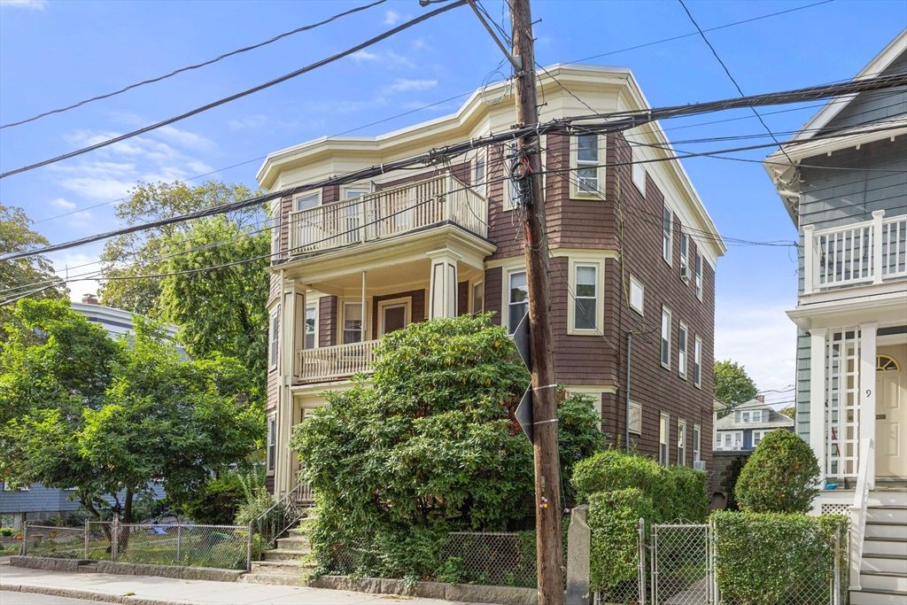 Exterior, Facade, Queen Anne Victorian