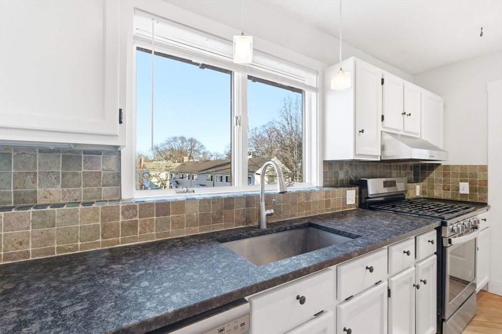 Interior, Kitchen, Pendant Lights, Wood Texture Flooring
