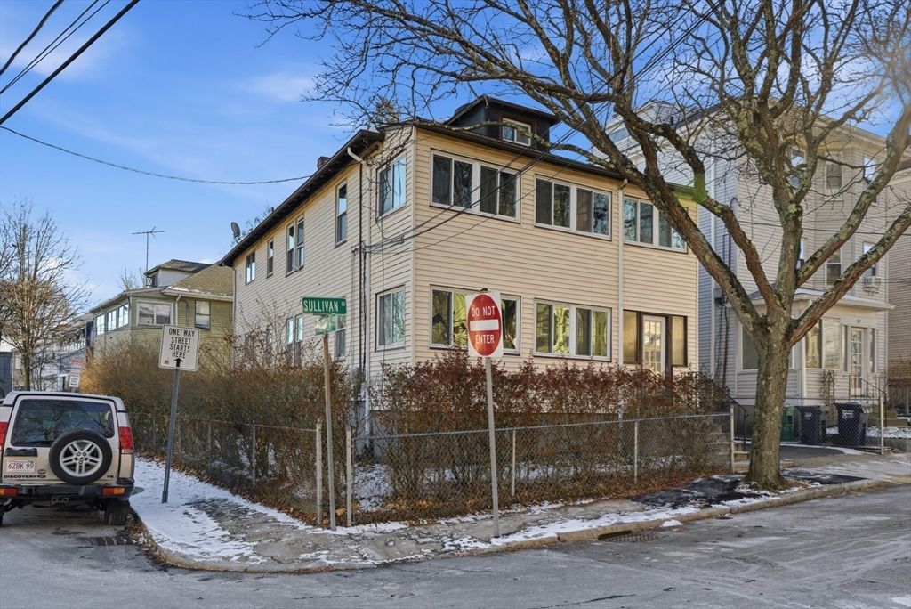 Exterior, Facade, American Foursquare