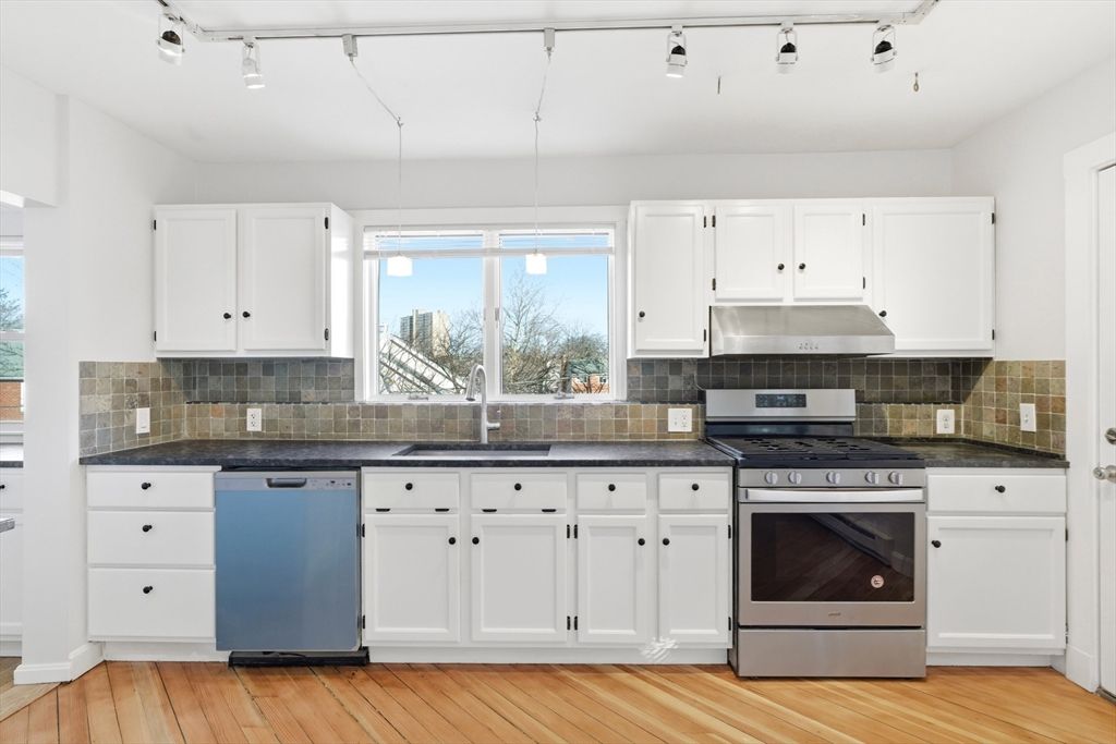 Interior, Kitchen, Pendant Lights, Wood Texture Flooring
