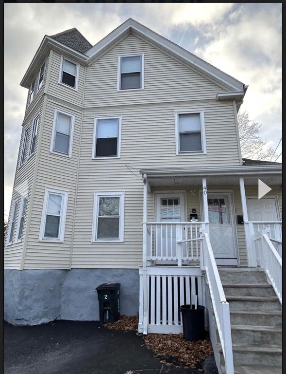 Exterior, Facade, Rowhouse