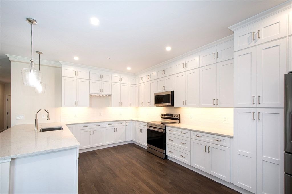 Interior, Kitchen, Pendant Lights, Recessed Lighting, Wood Texture Flooring