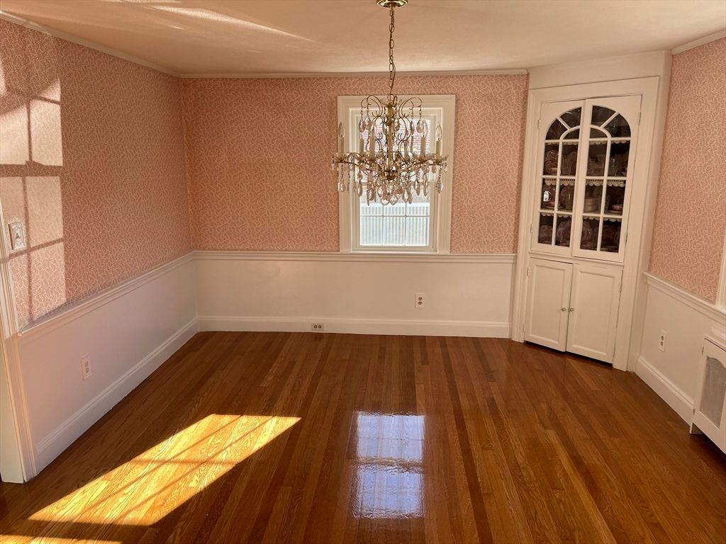 Chandelier, Empty room, Interior, Wood Texture Flooring