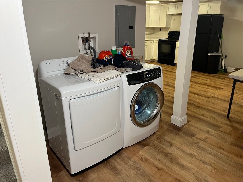 Interior, Washer, Wood Texture Flooring