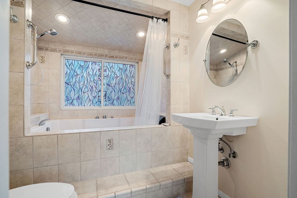 Bathroom, Interior, Recessed Lighting