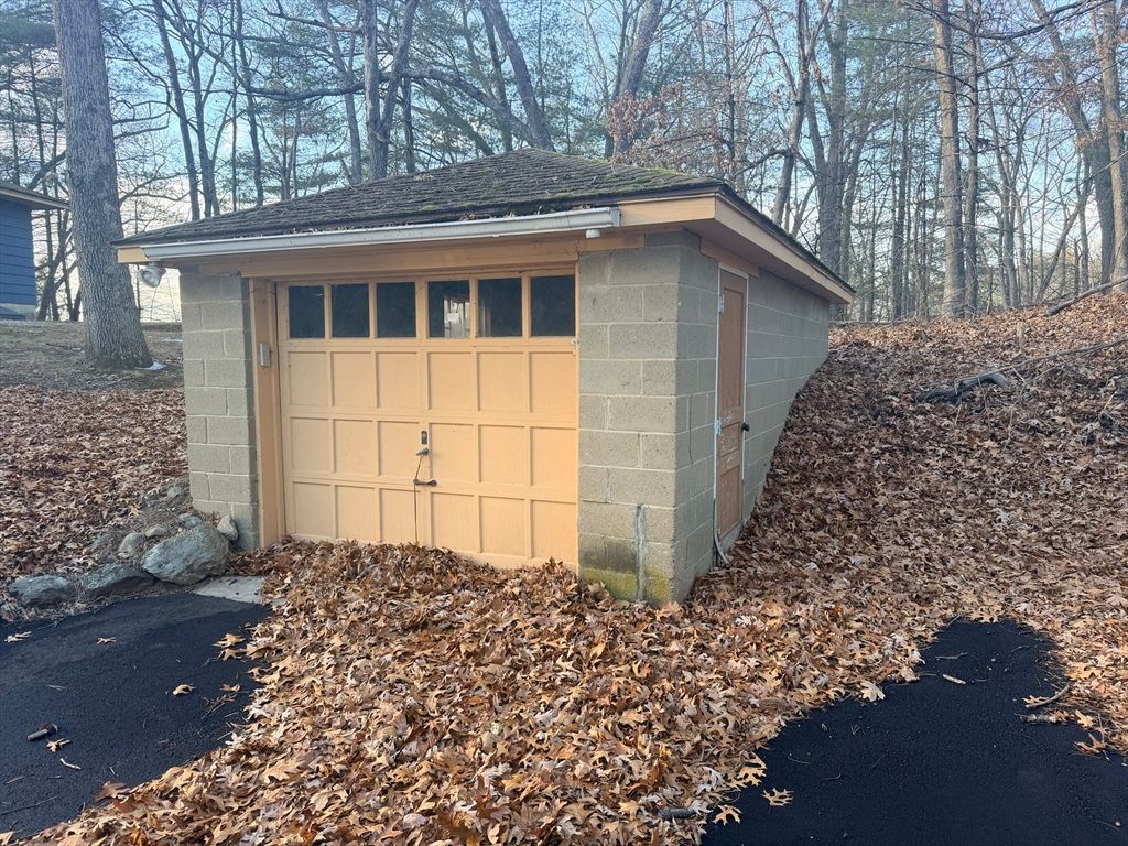 Detached Garage, Exterior