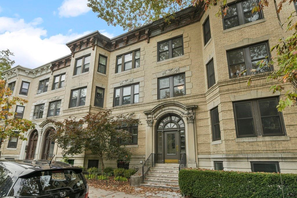 Exterior, Facade, Brick Facade, Rowhouse