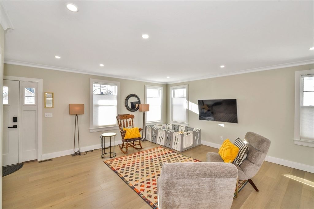 Interior, Recessed Lighting, Wood Texture Flooring
