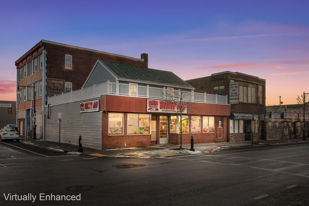 Exterior, Facade, Modern