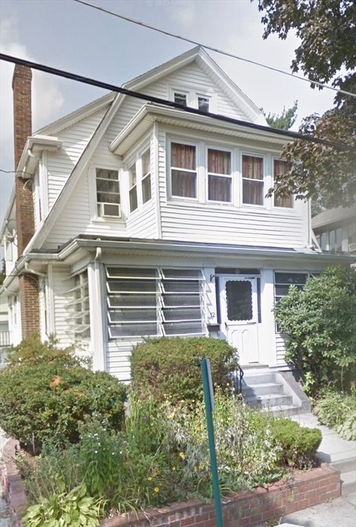 Exterior, Facade, Queen Anne Victorian