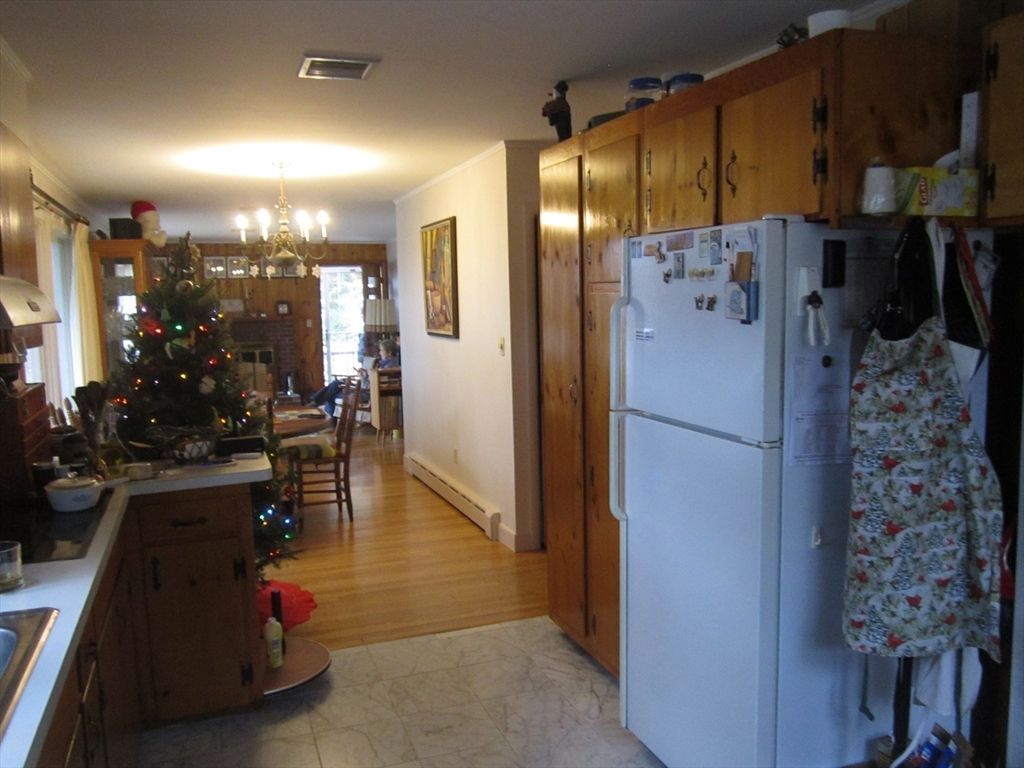 Chandelier, Dining room, Interior, Kitchen, Marble, Wood Texture Flooring