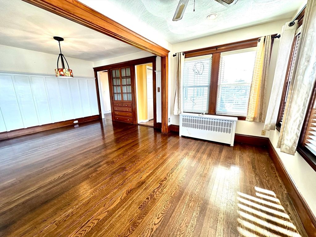 Empty room, Interior, Pendant Lights, Wood Texture Flooring