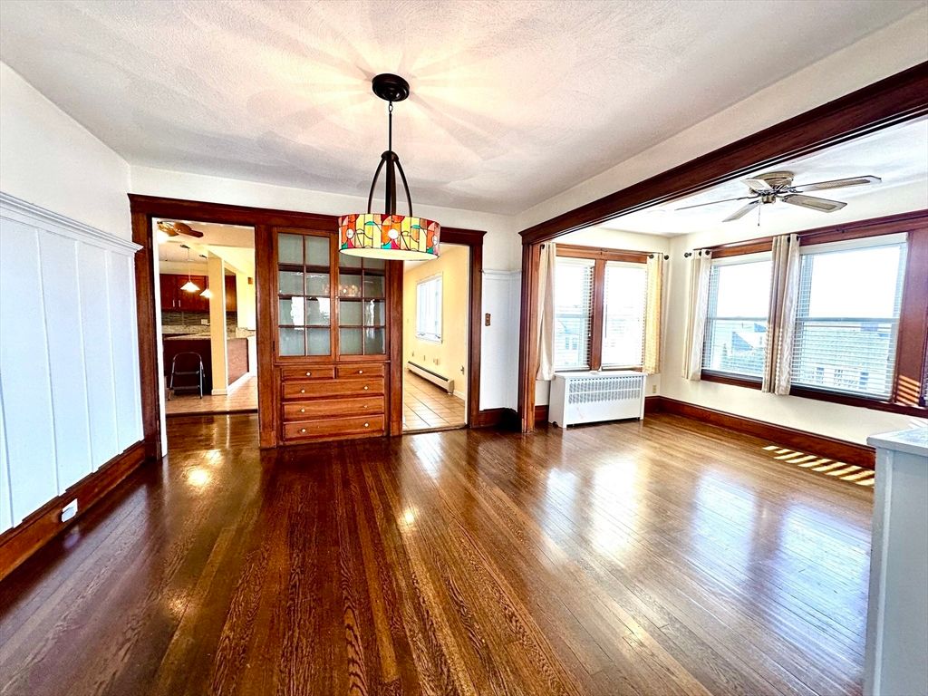 Empty room, Interior, Pendant Lights, Wood Texture Flooring