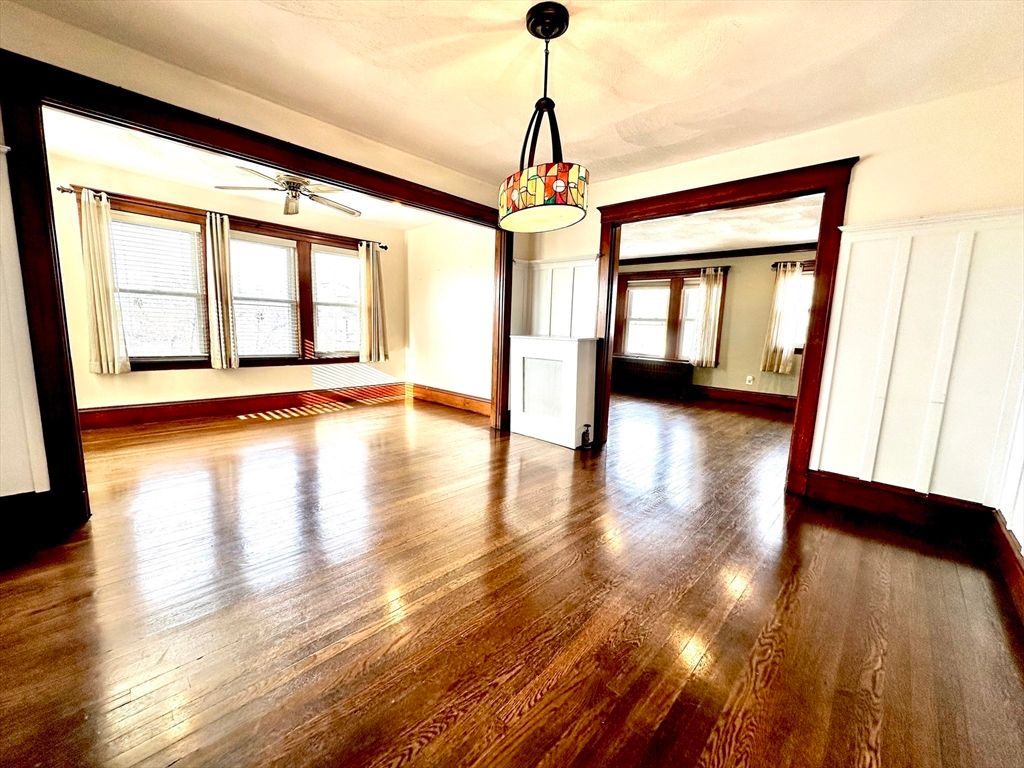 Empty room, Interior, Pendant Lights, Wood Texture Flooring