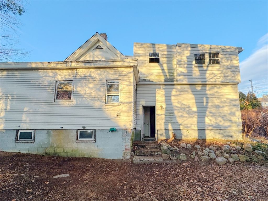 Exterior, Facade, Rowhouse