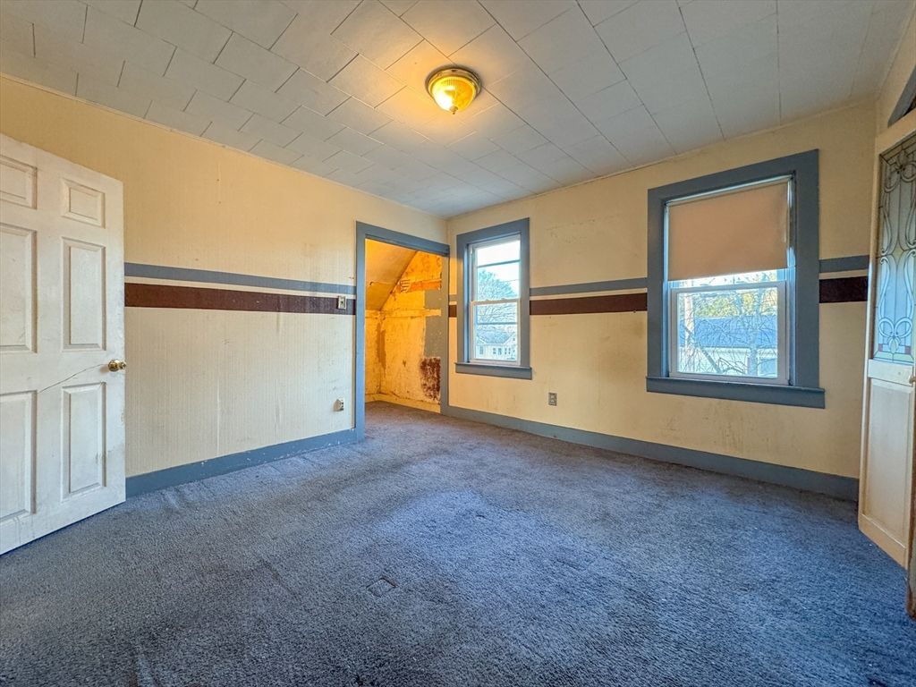 Empty room, Interior