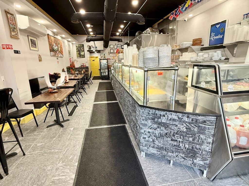 Dining room, Interior, Recessed Lighting
