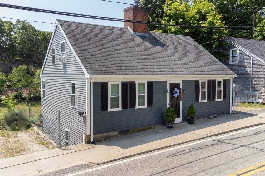 Exterior, Facade, Cape Cod
