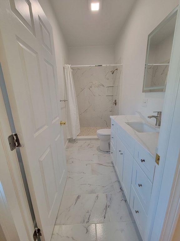 Bathroom, Dual Sink Vanities, Interior, Marble, Marble Walls, Recessed Lighting