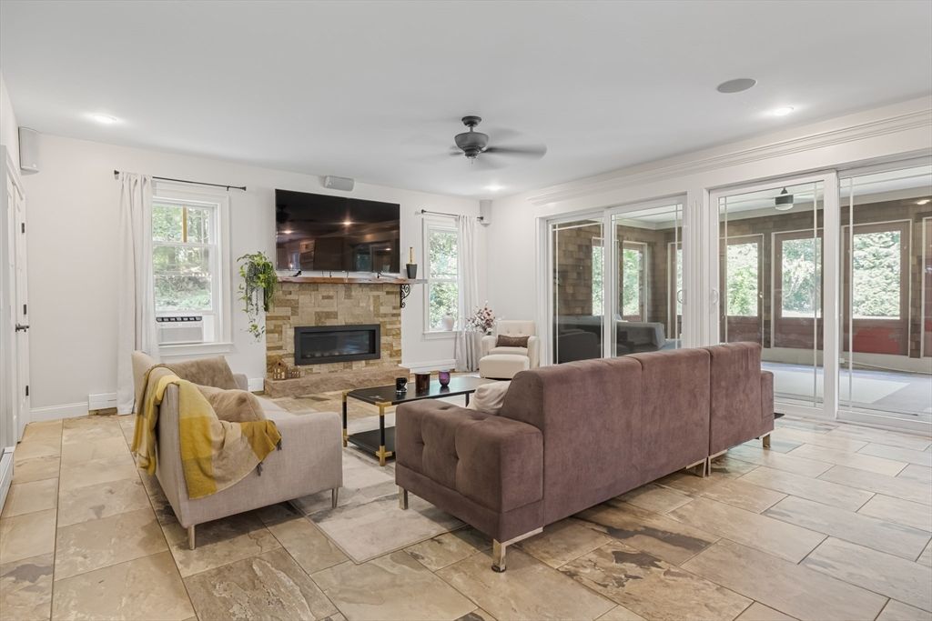 Fireplace, Interior, Living room, Recessed Lighting