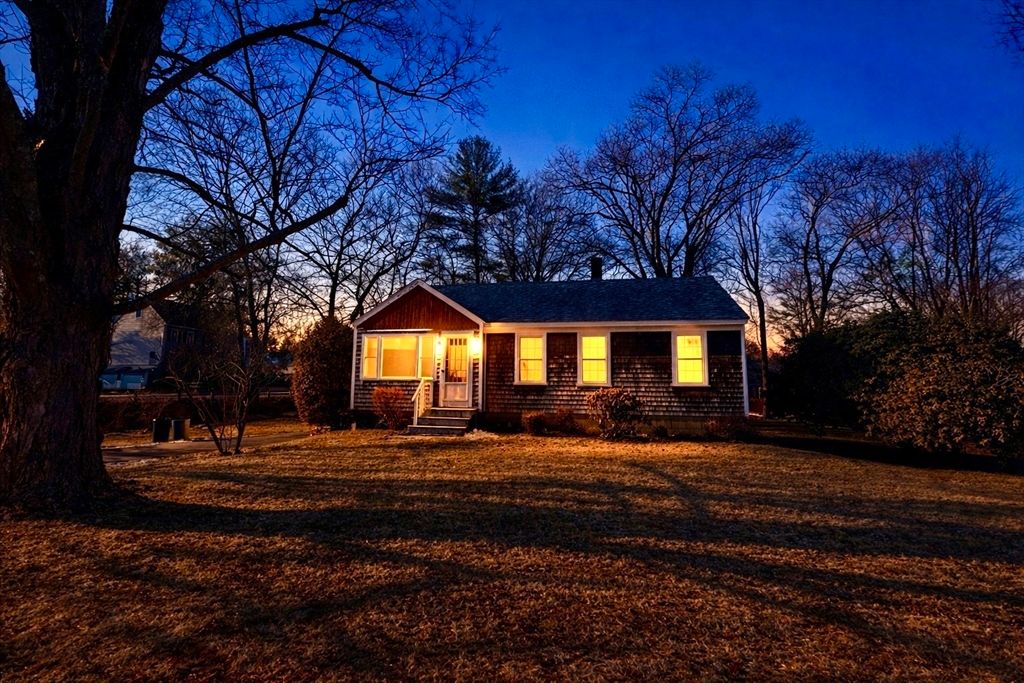 Backyard, Exterior, Facade, Cape Cod